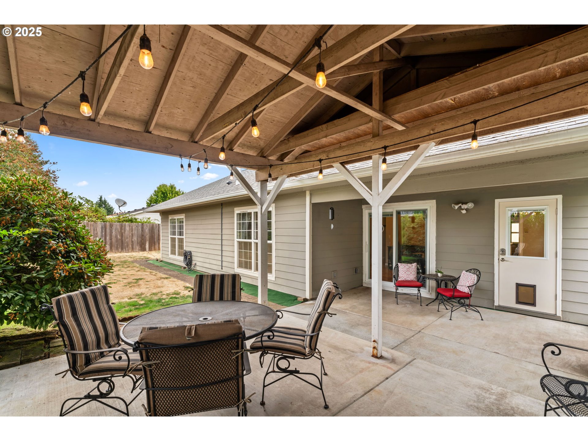 2180 Southeast Madison Street Albany, OR 97322 - Photo 22 of 28 a patio with table and chairs