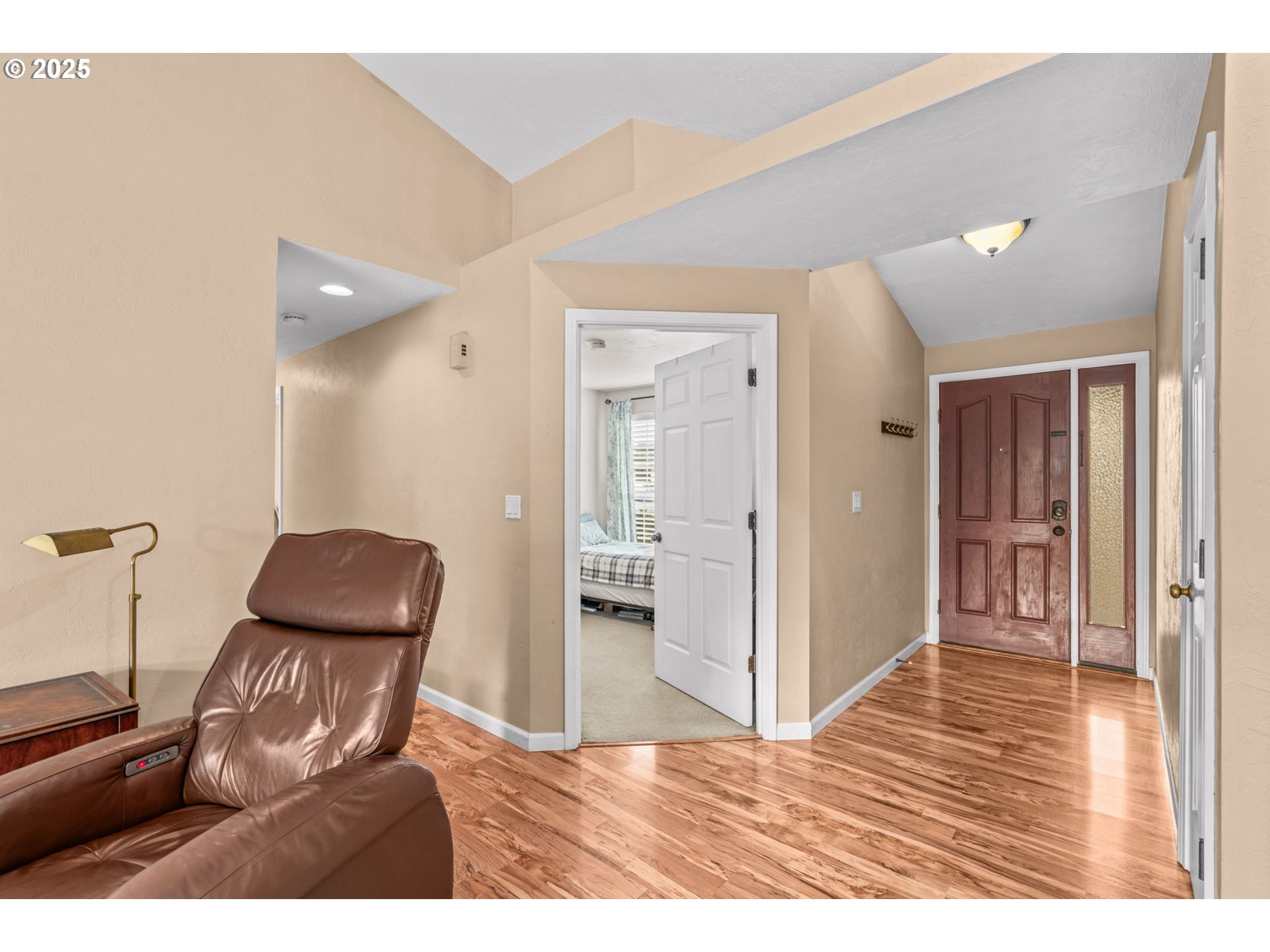 2180 Southeast Madison Street Albany, OR 97322 - Photo 5 of 28 a view of a livingroom with furniture and wooden floor