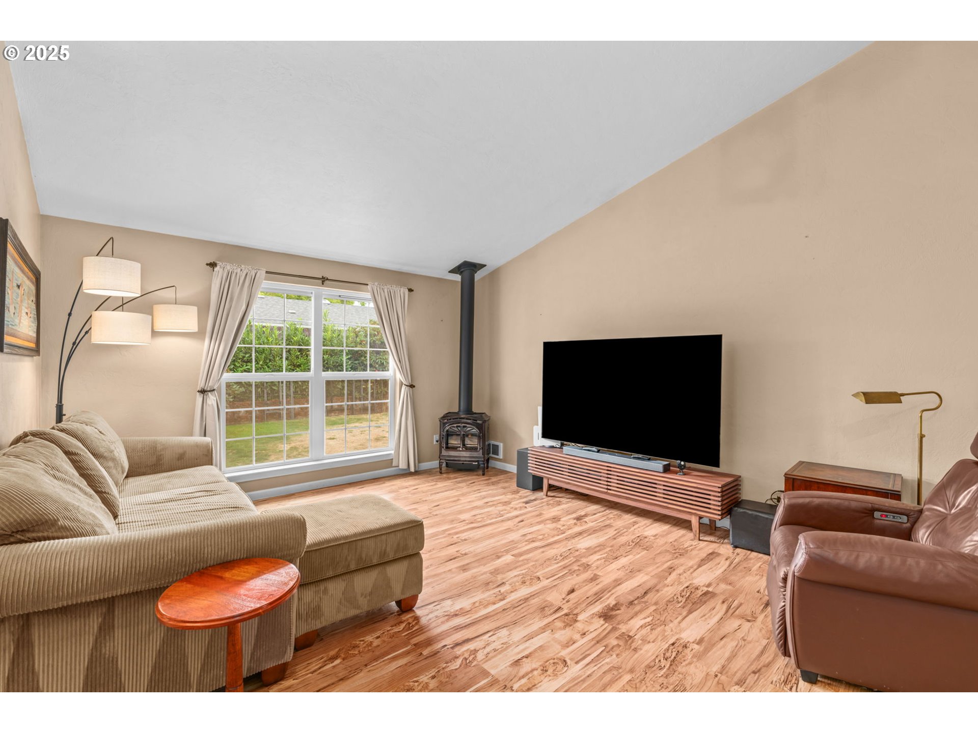 2180 Southeast Madison Street Albany, OR 97322 - Photo 6 of 28 a living room with furniture and a flat screen tv