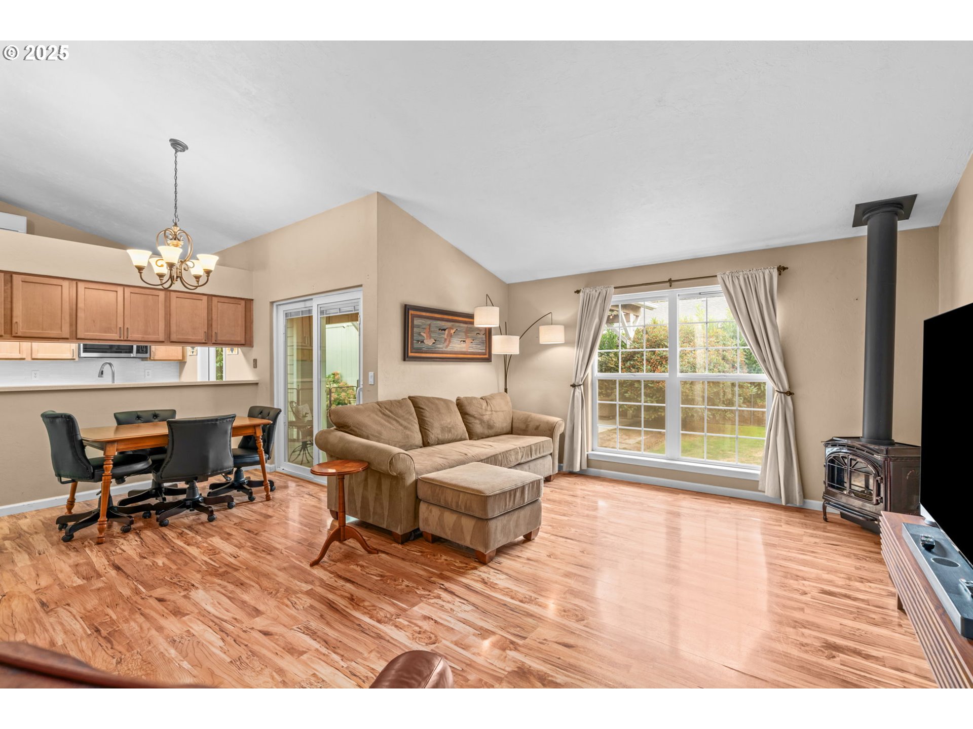 2180 Southeast Madison Street Albany, OR 97322 - Photo 7 of 28 a living room with furniture and a flat screen tv