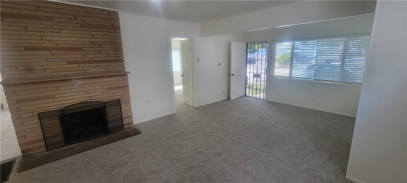 411 East 8th Street Long Beach, CA 90813 - Photo 12 of 31 Living room, Lower unit