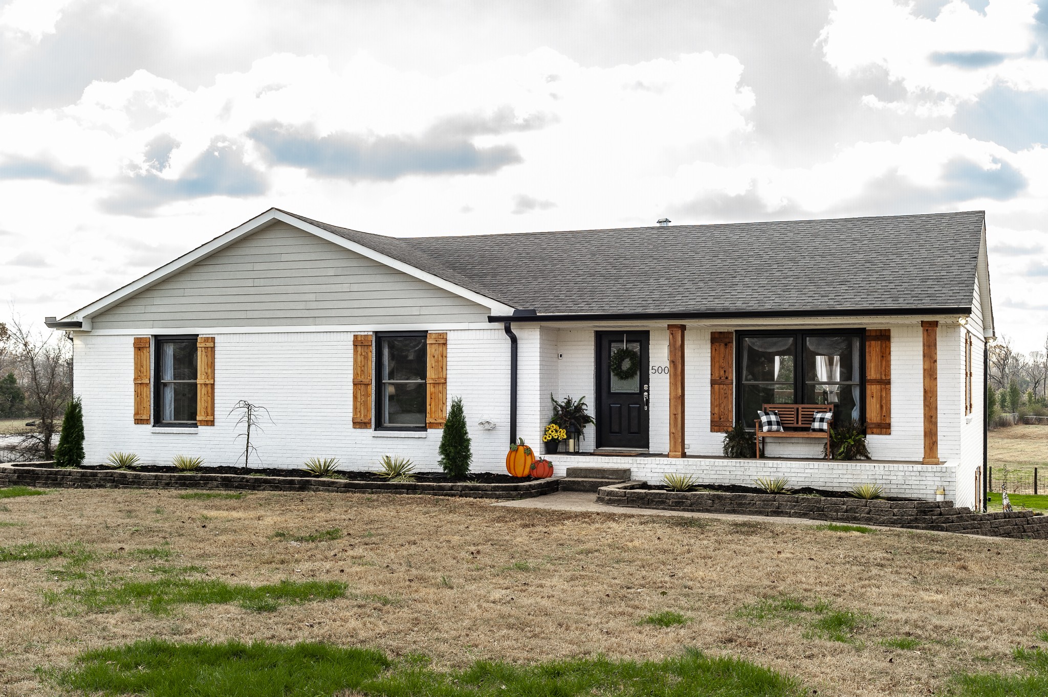 500 Burford Road Lebanon, TN 37087 - Photo 3 of 50 a front view of a house with garden