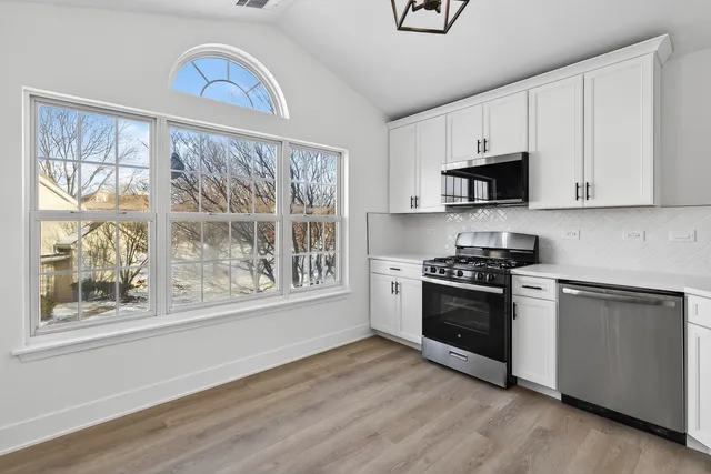 $365,000 | 403 Cromwell Circle, Unit 2, Bartlett, IL 60103