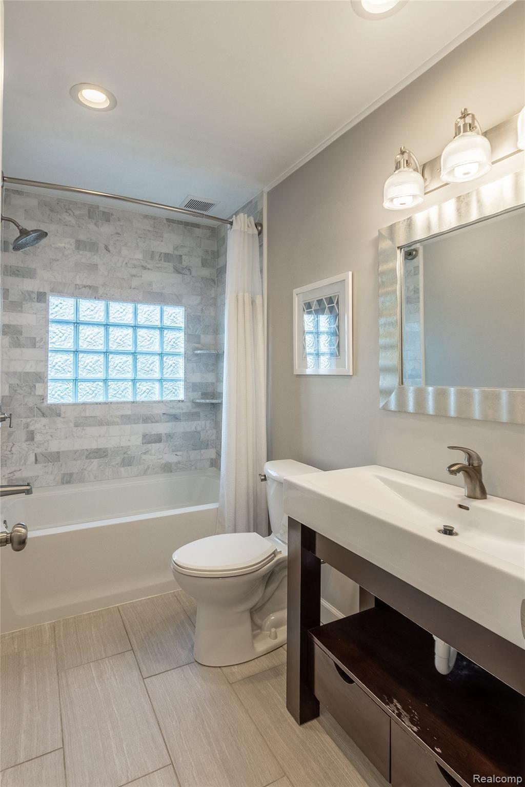 2271 Haslett Road East Lansing, MI 48823 - Photo 17 of 48 Final-20.jpg