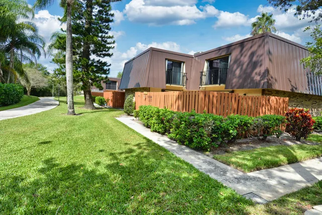 a front view of house with yard