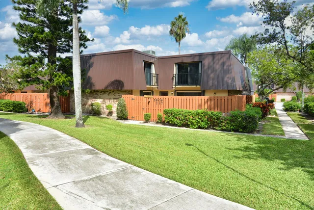 a front view of house with yard
