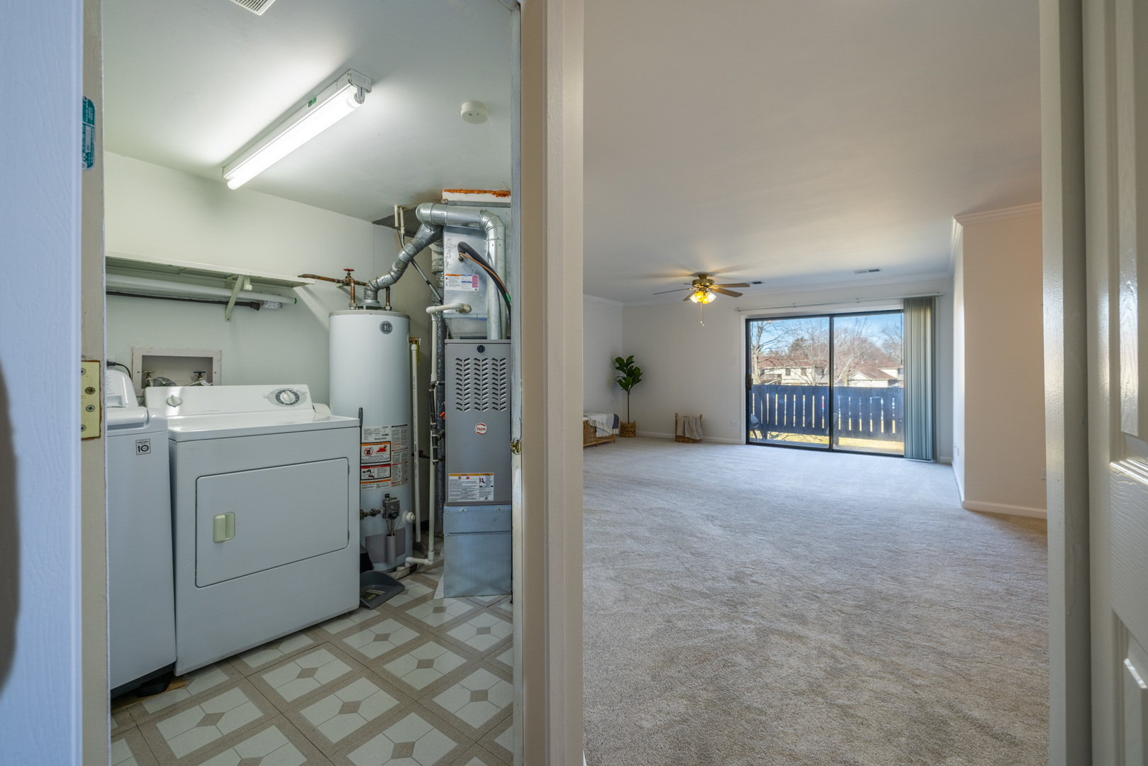 886 Coach Road, Unit 2 Palatine, IL 60074 - Photo 12 of 21 Gallery Image 12