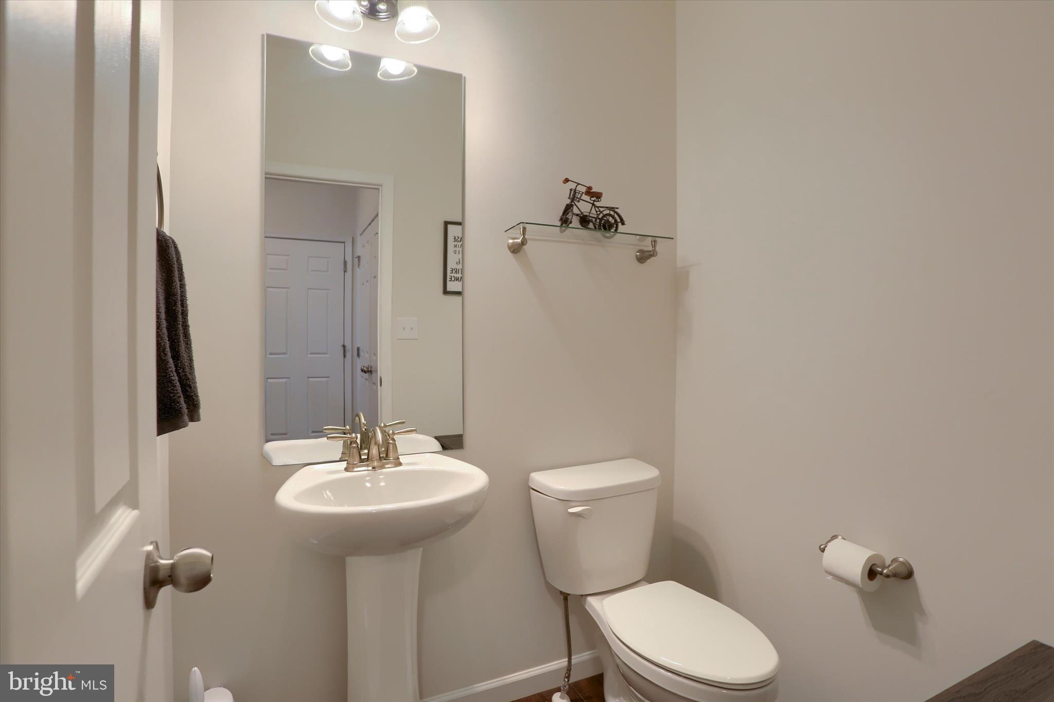515 Darrow Road York, PA 17404 - Photo 19 of 41 a bathroom with a toilet sink and mirror