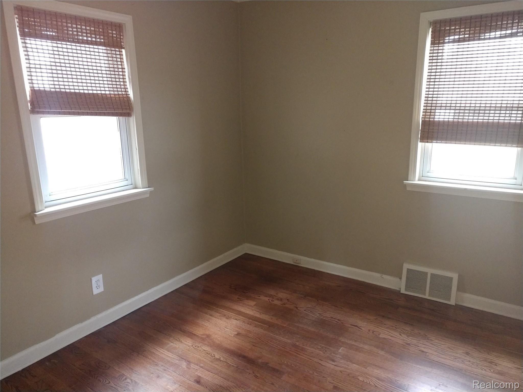 9820 Ruth Avenue Allen Park, MI 48101 - Photo 11 of 19 MAIN FLOOR BEDROOM NUMBER ONE.