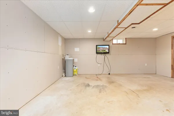 $499,900 | 42 Decatur Drive, Bunker Hill, WV 25413