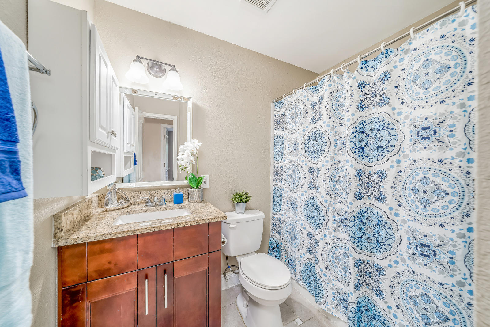 4784 Alfresco Street Boca Raton, FL 33428 - Photo 31 of 52 guest bathroom