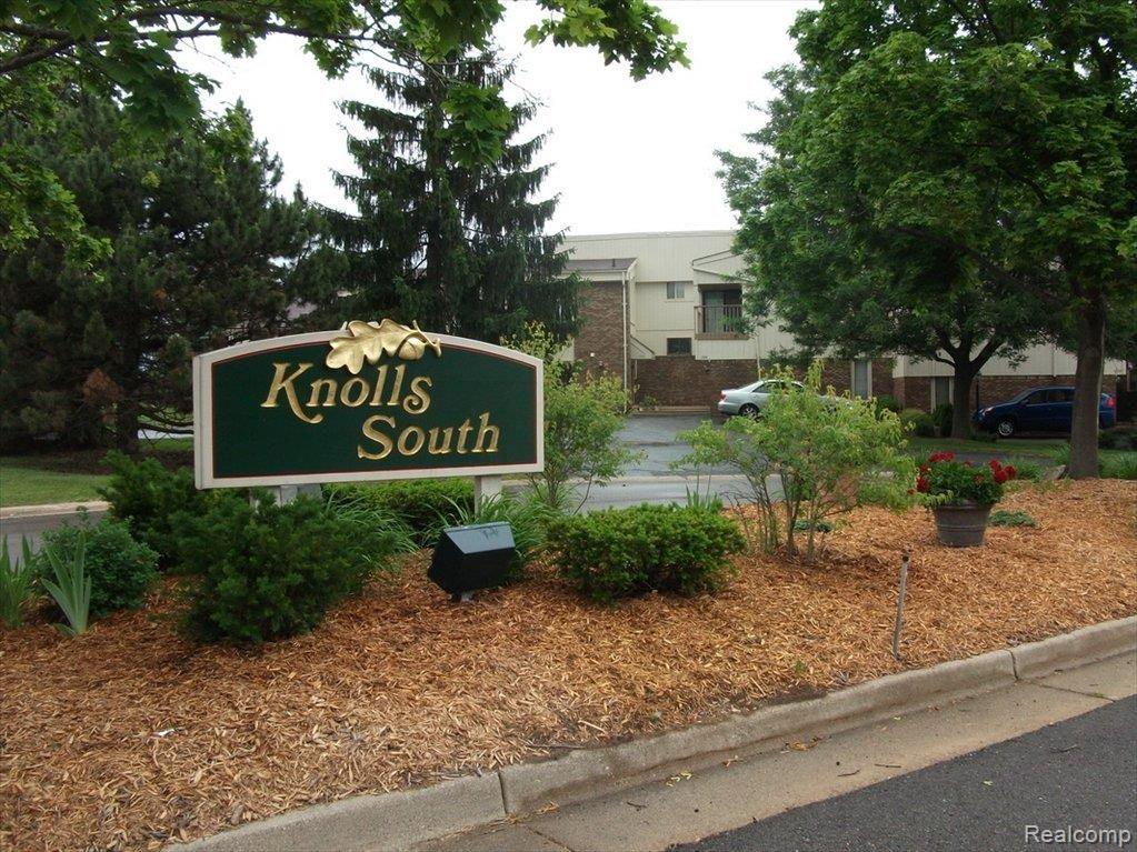 921 Golfview Court Rochester, MI 48307 - Photo 2 of 25 Welcome To Knoll South