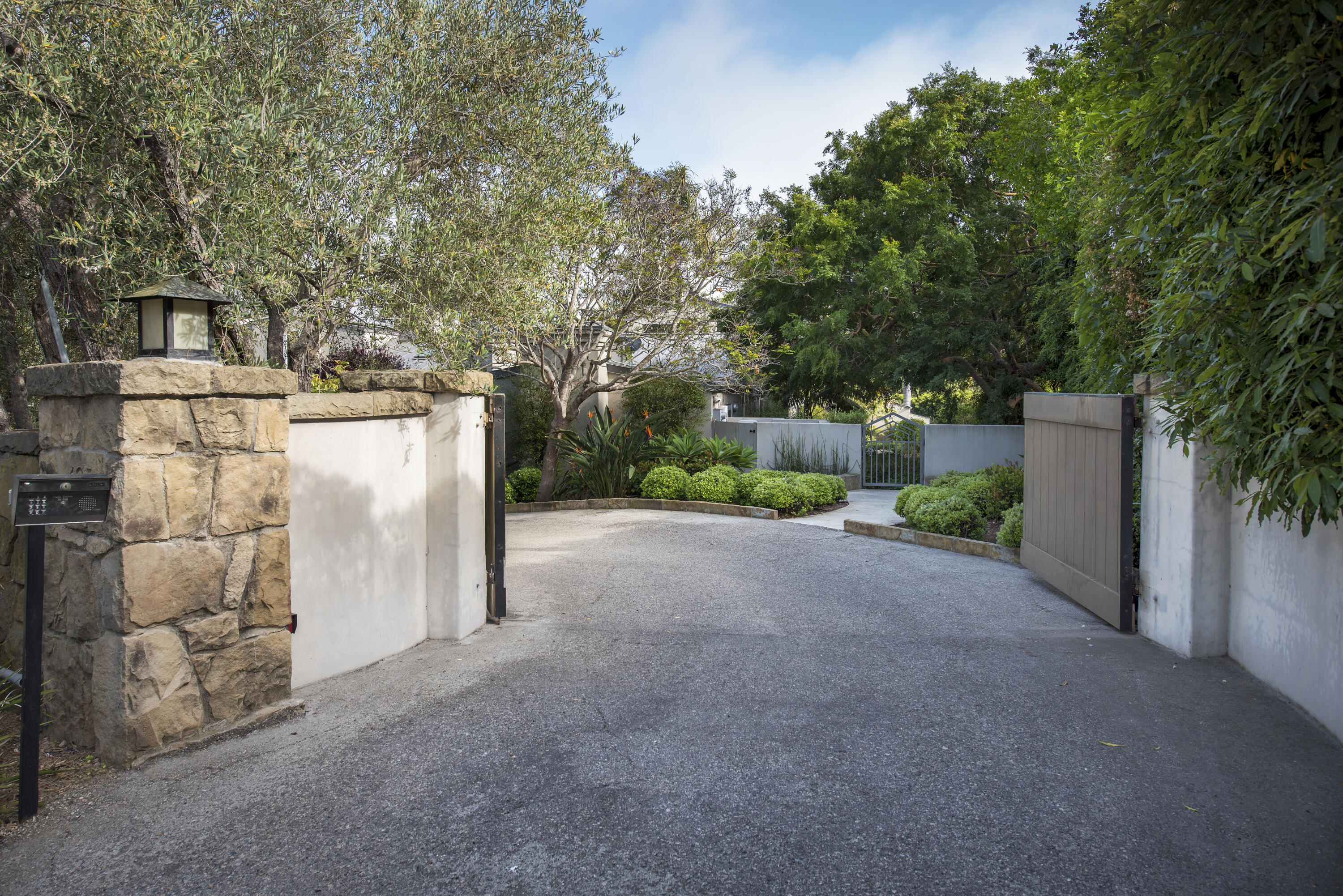 495 Santa Rosa Lane Montecito, CA 93108 - Photo 6 of 36 1print