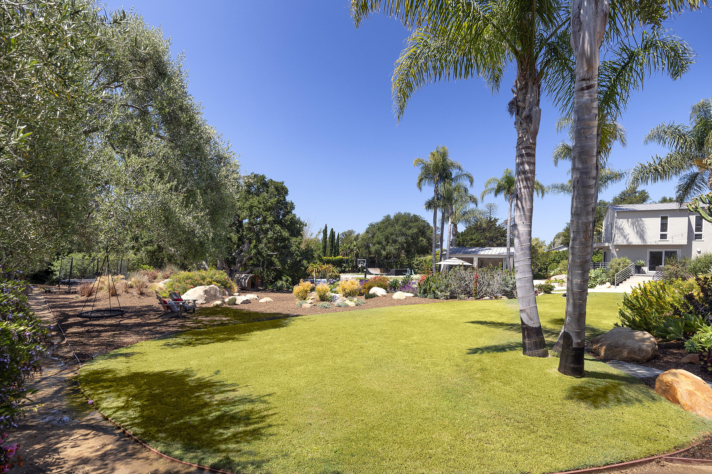 495 Santa Rosa Lane Montecito, CA 93108 - Photo 9 of 36 09