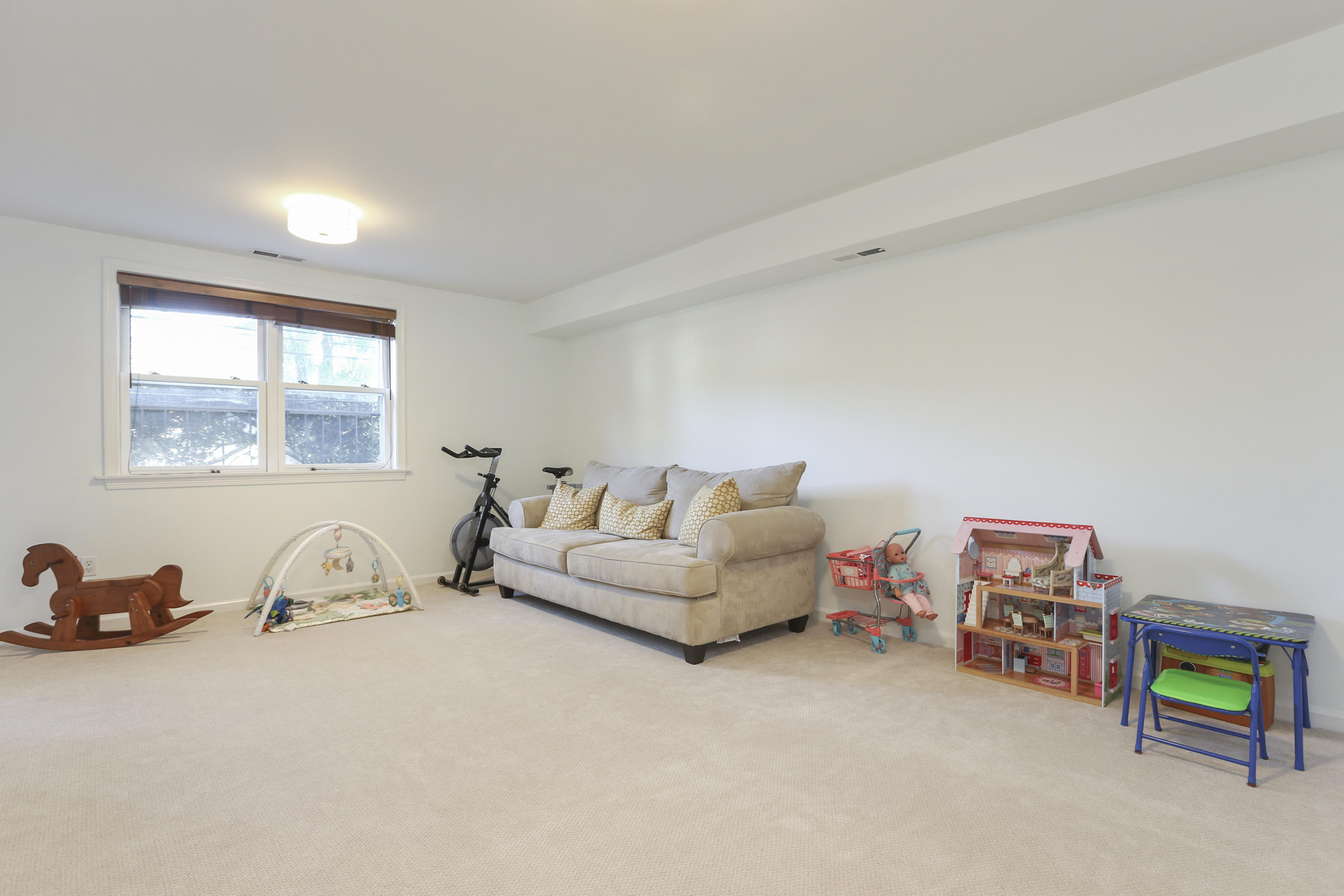 91 Gardiner Street Darien, CT 06820 - Photo 25 of 33 a living room with furniture and a window