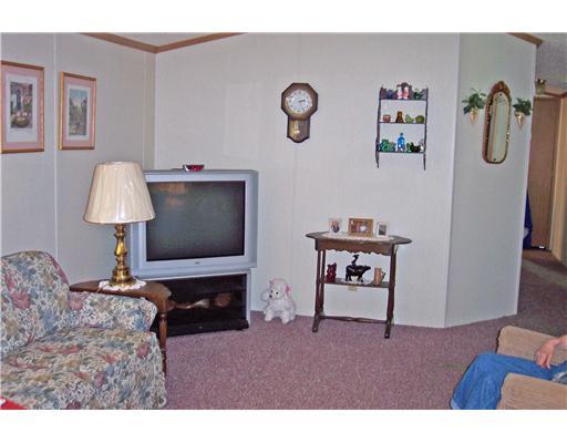 3752 North Hermitage Road, Unit 93 Transfer, PA 16154 - Photo 4 of 12 Living Room.
