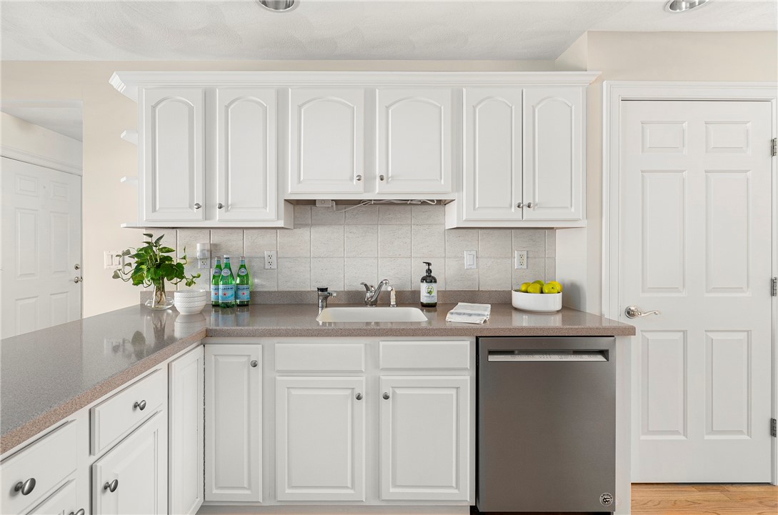 22 Channel View, Unit 3 Warwick, RI 02889 - Photo 10 of 39 Gallery Image 10