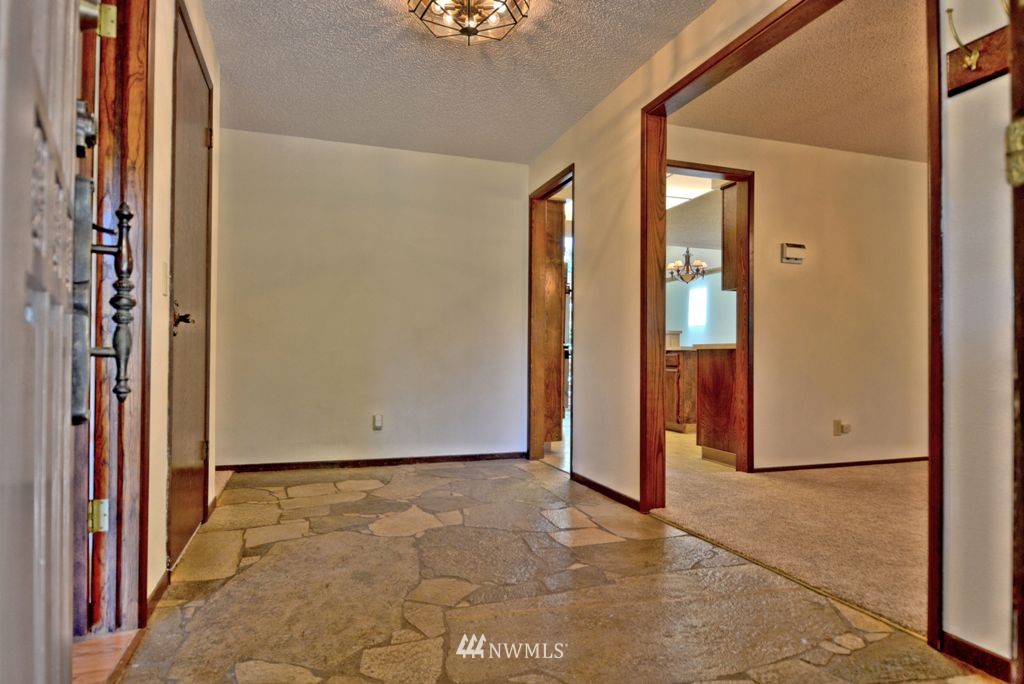 194 Galaxie Road Chehalis, WA 98532 - Photo 2 of 18