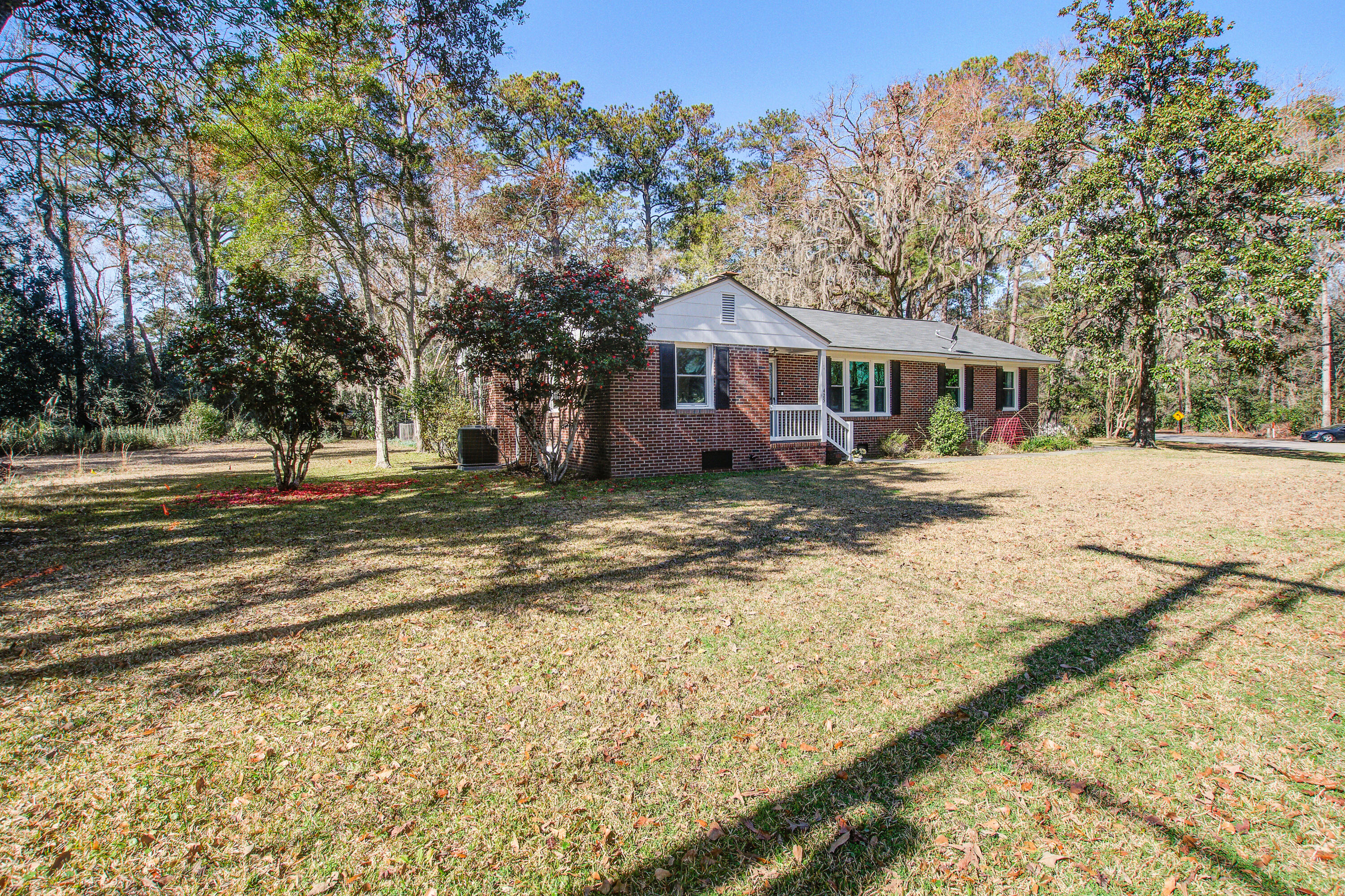 425 Ravenwood Road Walterboro, SC 29488 - Photo 2 of 49 3 BR/2 BA/ 1772 SF