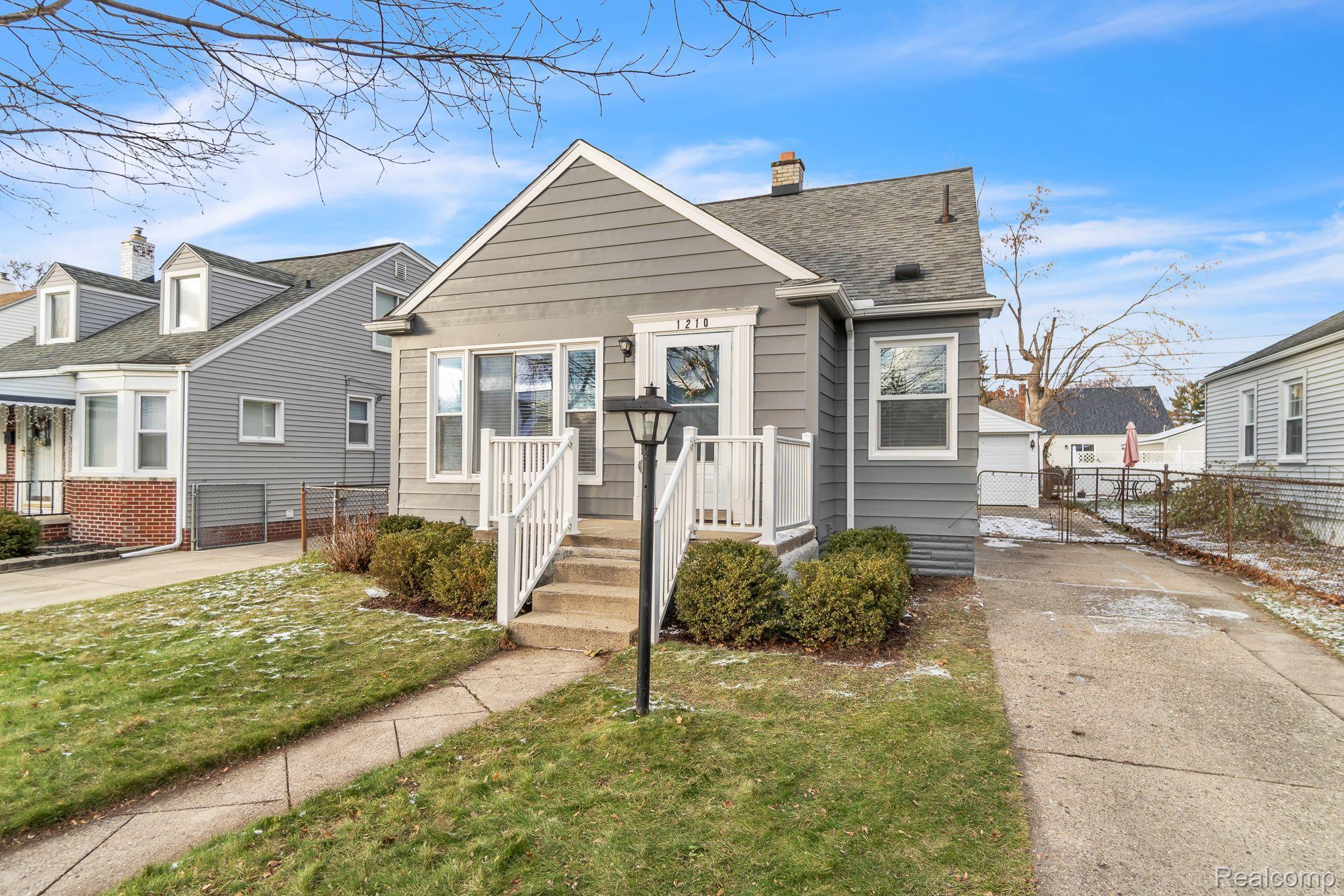 1210 Columbia Road Berkley, MI 48072 - Photo 3 of 37 Gallery Image 3