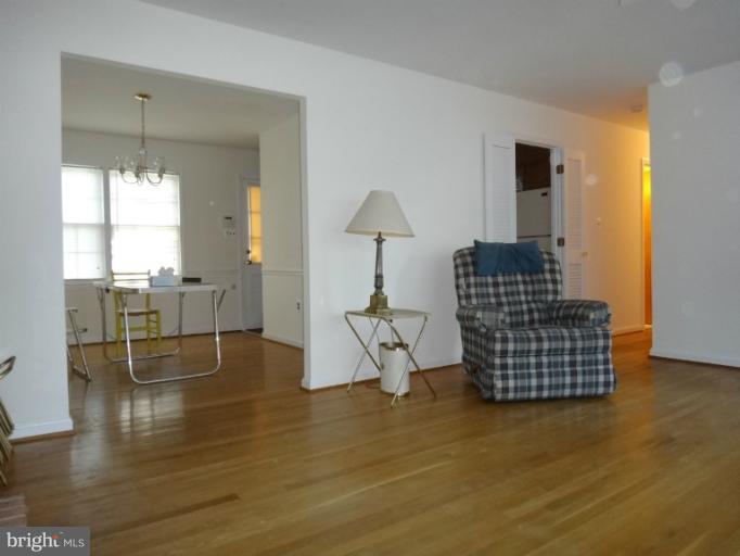 2801 Kingsway Road Fort Washington, MD 20744 - Photo 12 of 18 Living Room