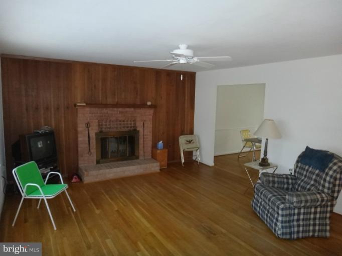 2801 Kingsway Road Fort Washington, MD 20744 - Photo 17 of 18 Living Room