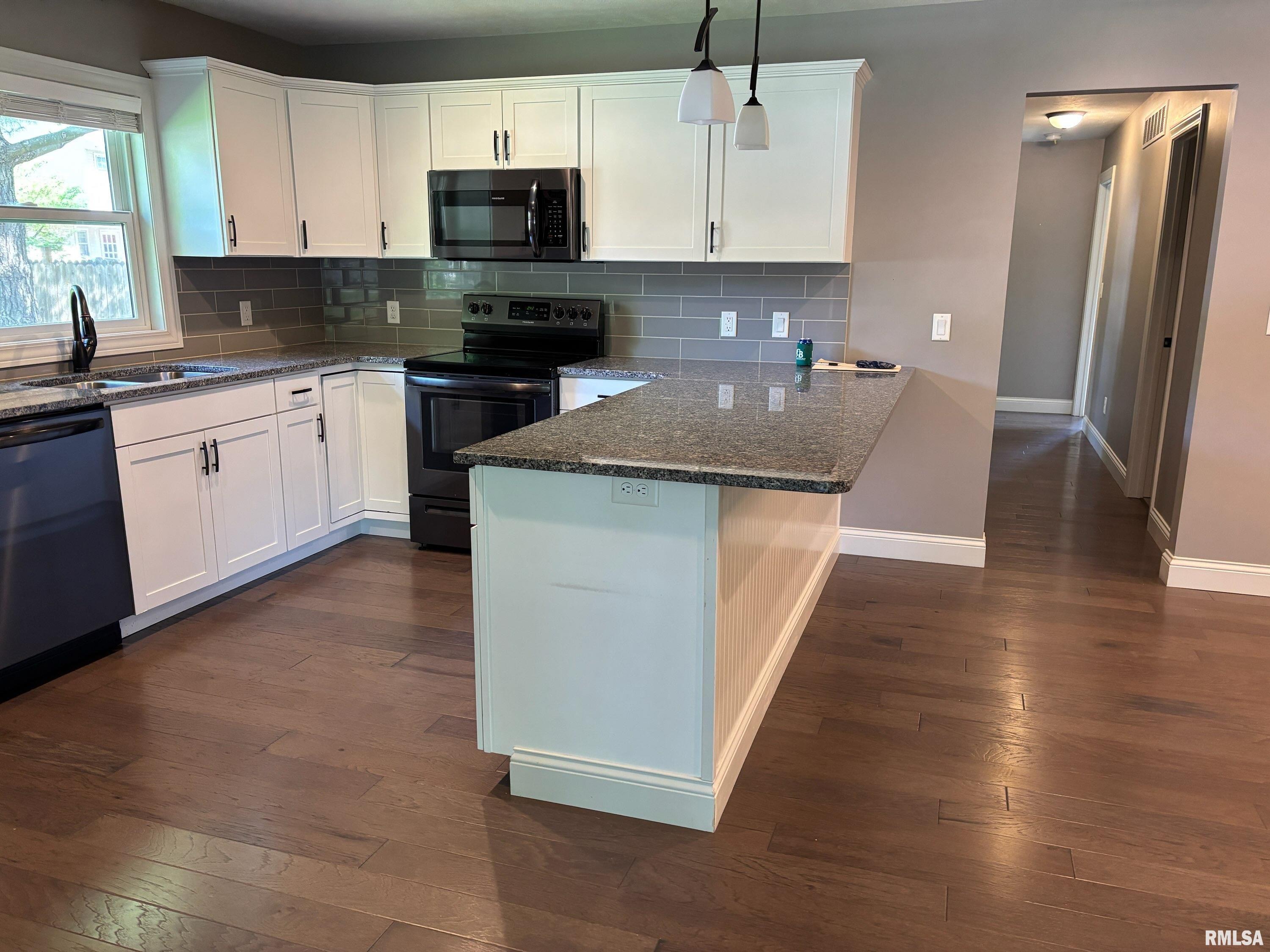 90 Pinehurst Drive Springfield, IL 62704 - Photo 4 of 22