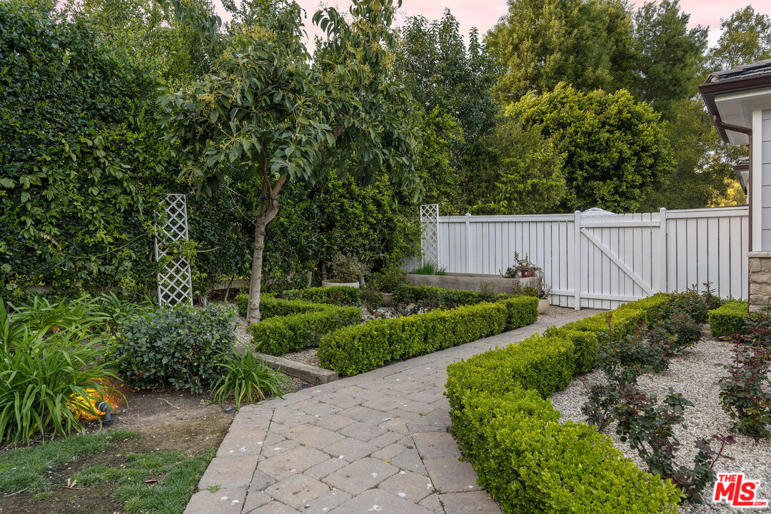 23924 Long Valley Road Hidden Hills, CA 91302 - Photo 41 of 46