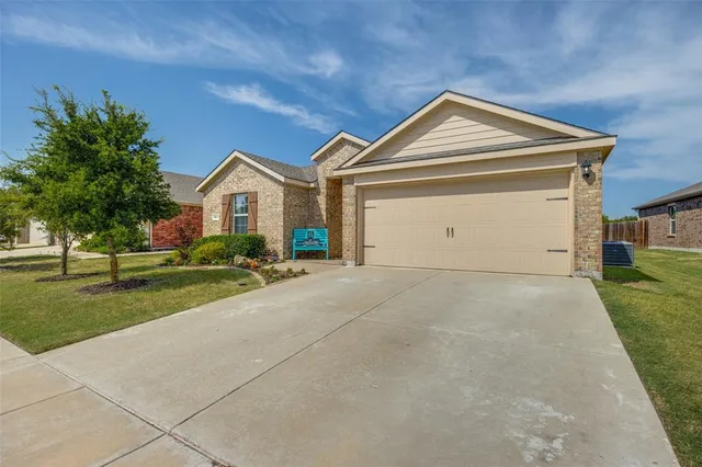 $299,900 | 1011 Riverstone Trail, Princeton, TX 75407