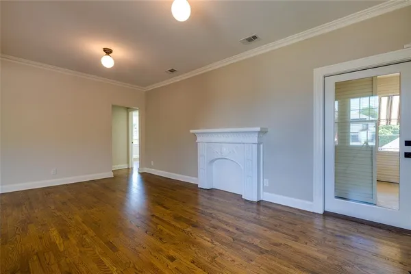 $1,875 | 2837 Hemphill Street, Unit 202, Fort Worth, TX 76110
