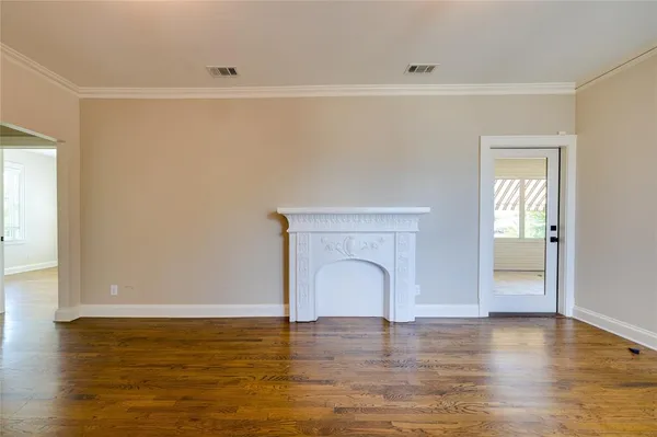 $1,875 | 2837 Hemphill Street, Unit 202, Fort Worth, TX 76110