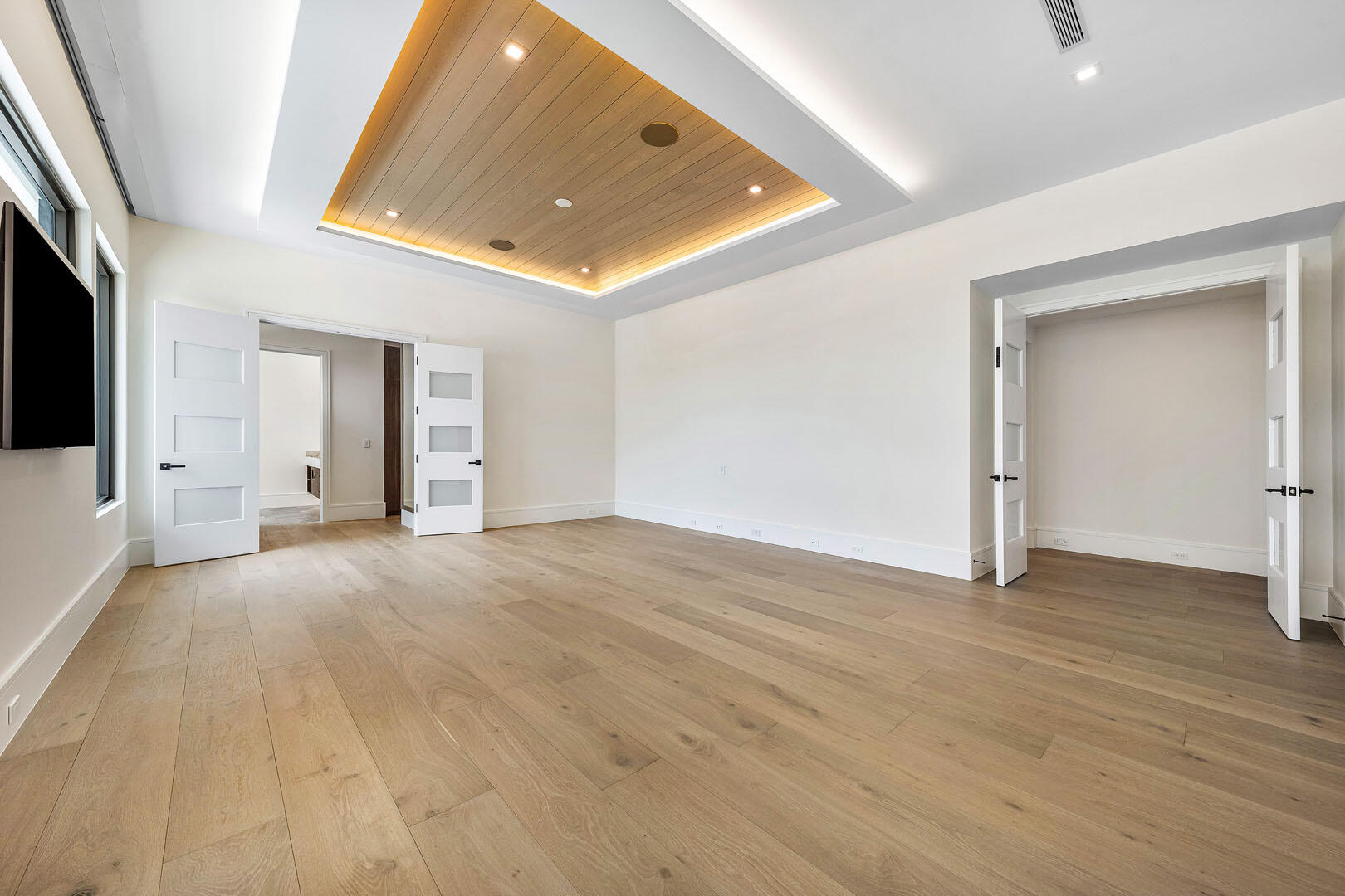 191 Coconut Palm Road Boca Raton, FL 33432 - Photo 38 of 81 a view of an empty room