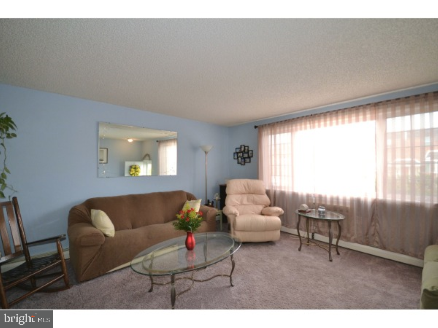 12021 Covert Road Philadelphia, PA 19154 - Photo 5 of 24 Living Room