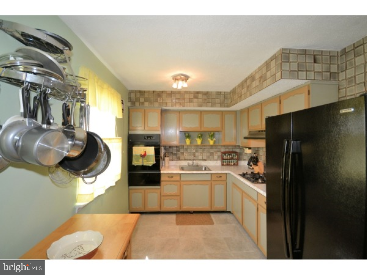 12021 Covert Road Philadelphia, PA 19154 - Photo 9 of 24 Kitchen