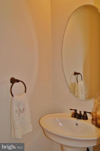 Neepier Catonsville, MD 21228 - Photo 25 of 26 Main Level Powder Room