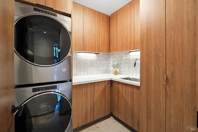 $5,700,000 | 160 Woodlands Drive Southeast, Healdsburg, CA 95448