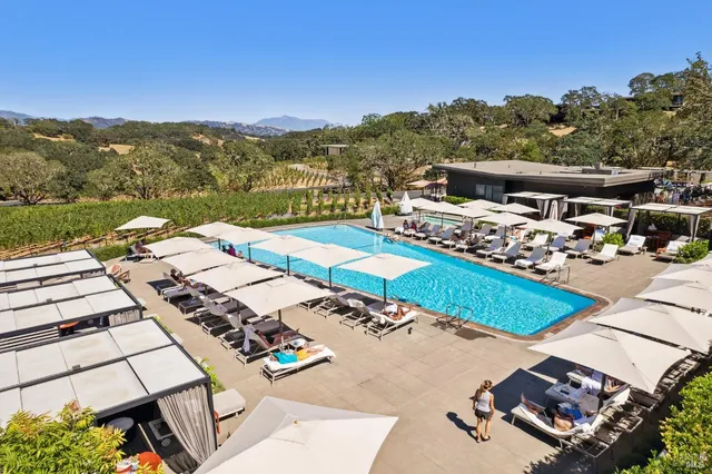 $5,700,000 | 160 Woodlands Drive Southeast, Healdsburg, CA 95448