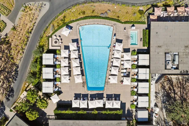 $5,700,000 | 160 Woodlands Drive Southeast, Healdsburg, CA 95448