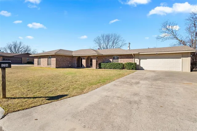 $259,500 | 1206 Anetta Street, Bowie, TX 76230
