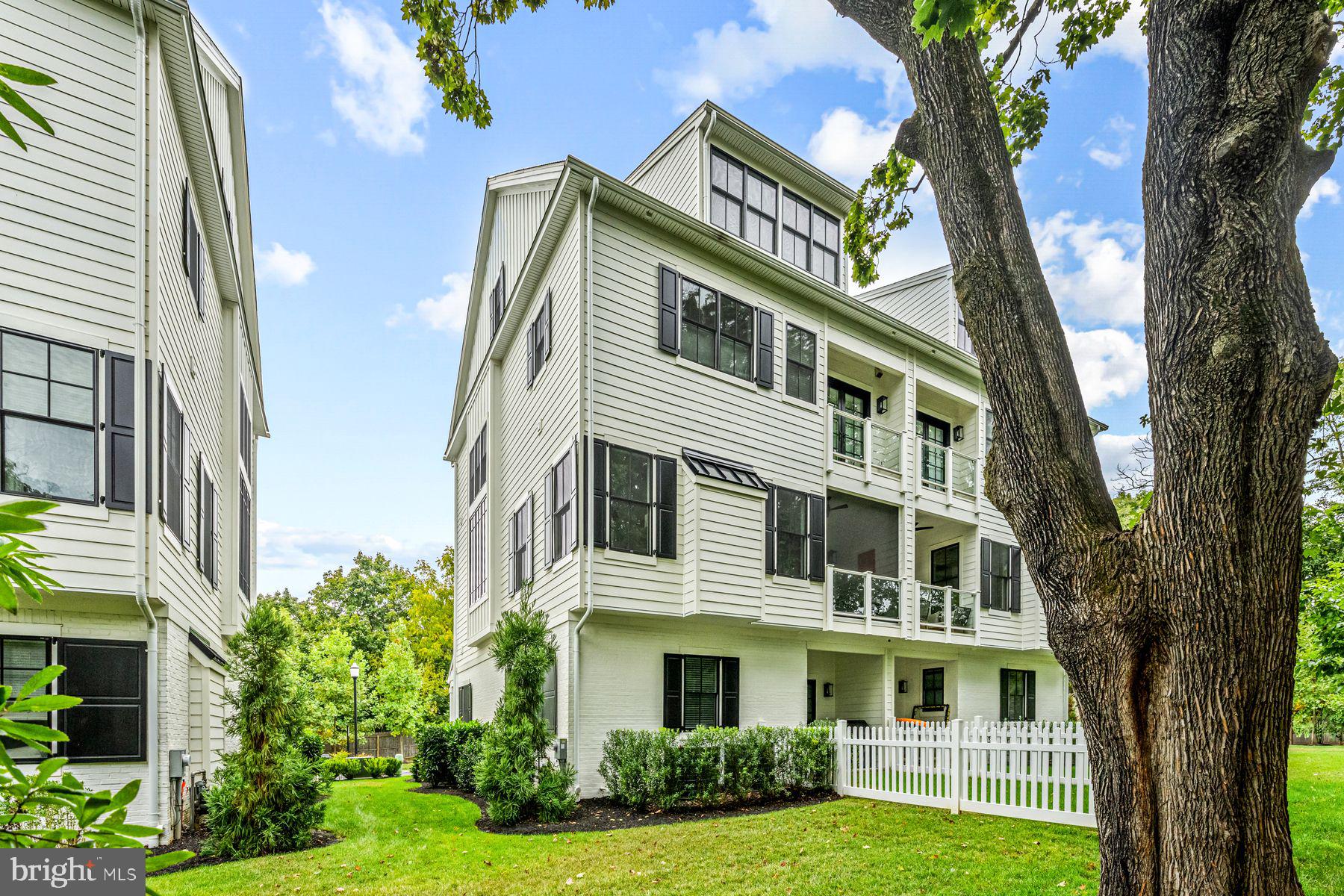 423 Maplewood Avenue Wayne, PA 19087 - Photo 8 of 54