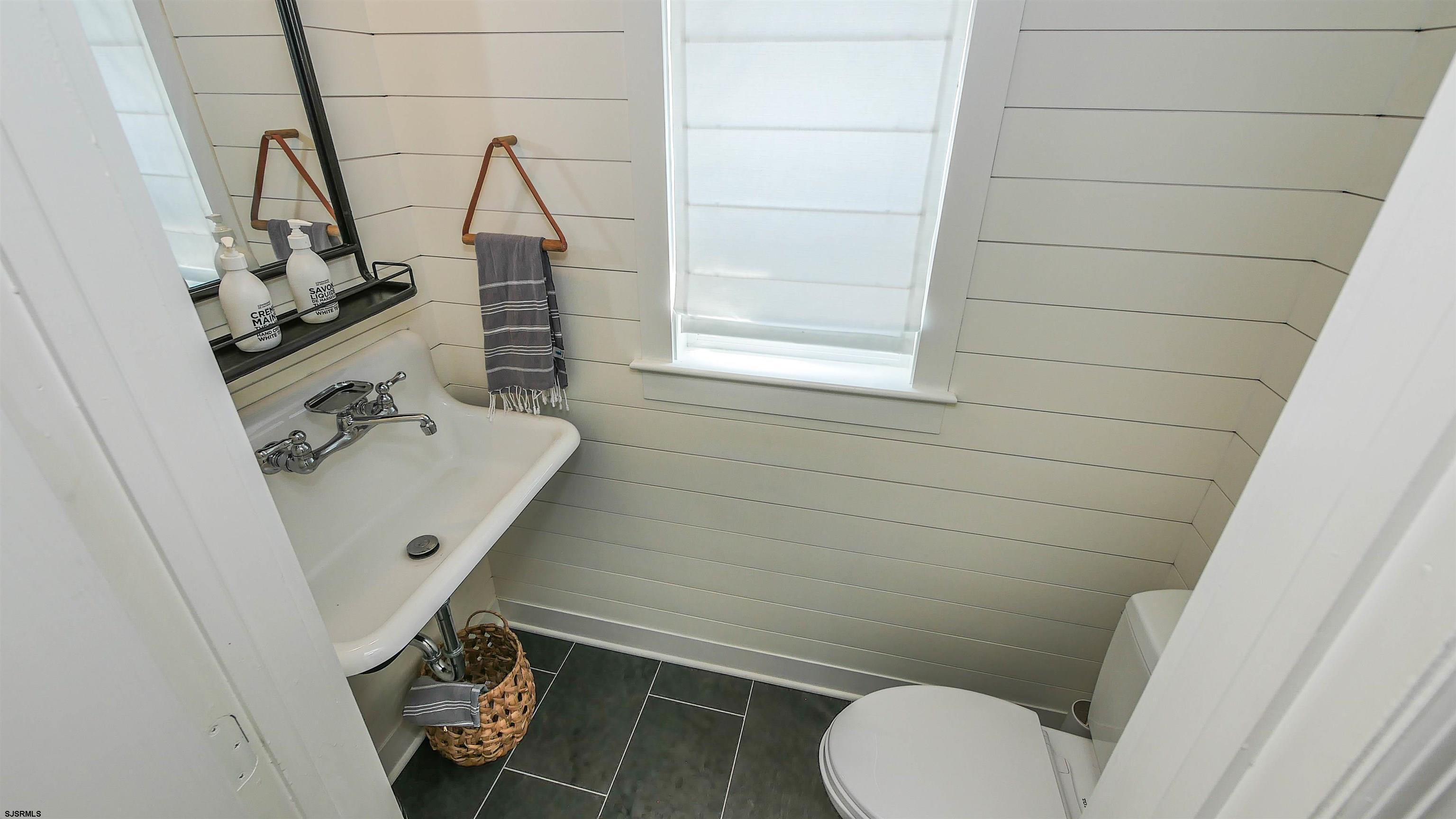 118 Pinnacle Road Ocean City, NJ 08226 - Photo 22 of 49 a bathroom with a sink and toilet