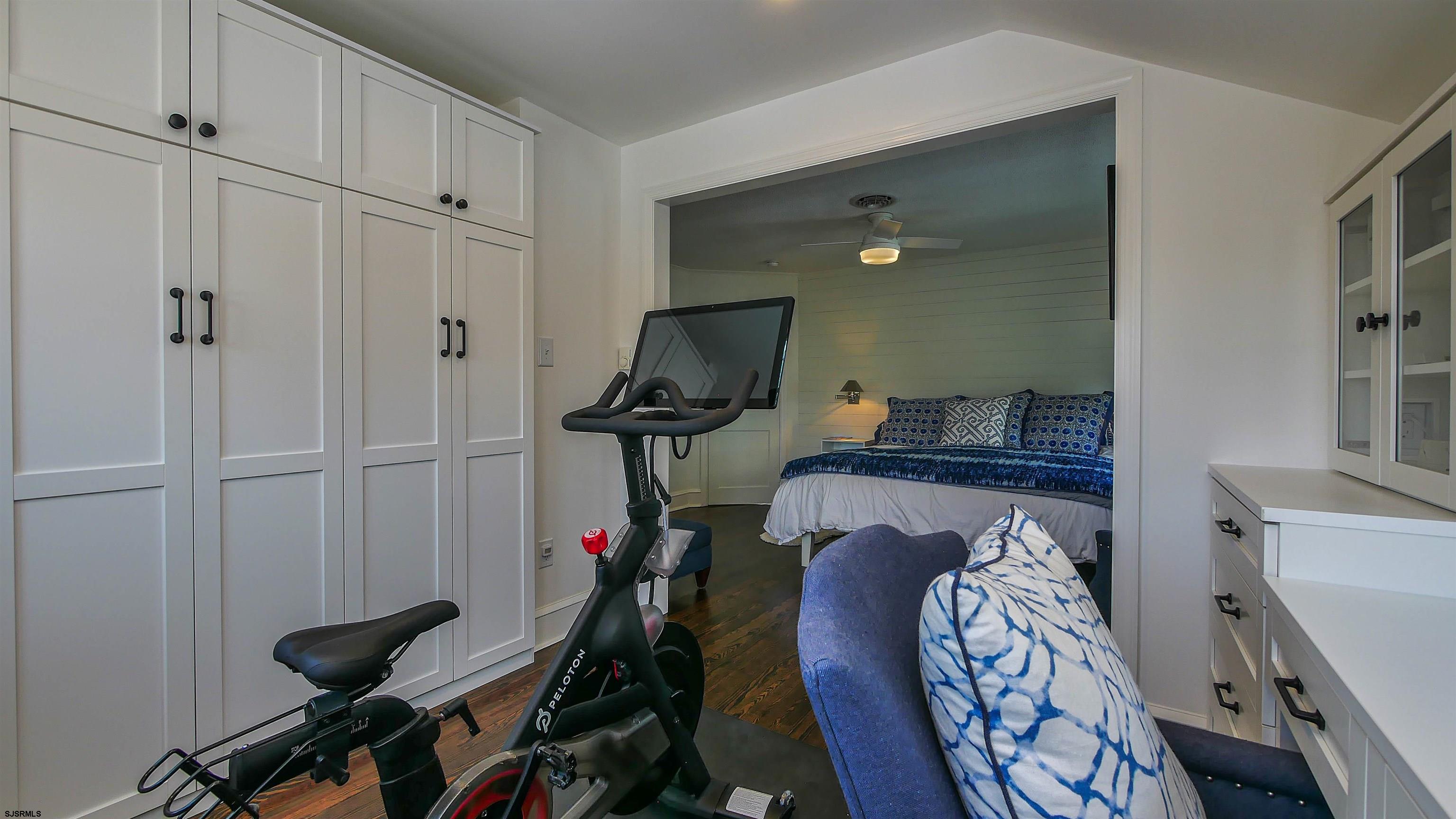 118 Pinnacle Road Ocean City, NJ 08226 - Photo 37 of 49 a view of a livingroom with furniture and a window