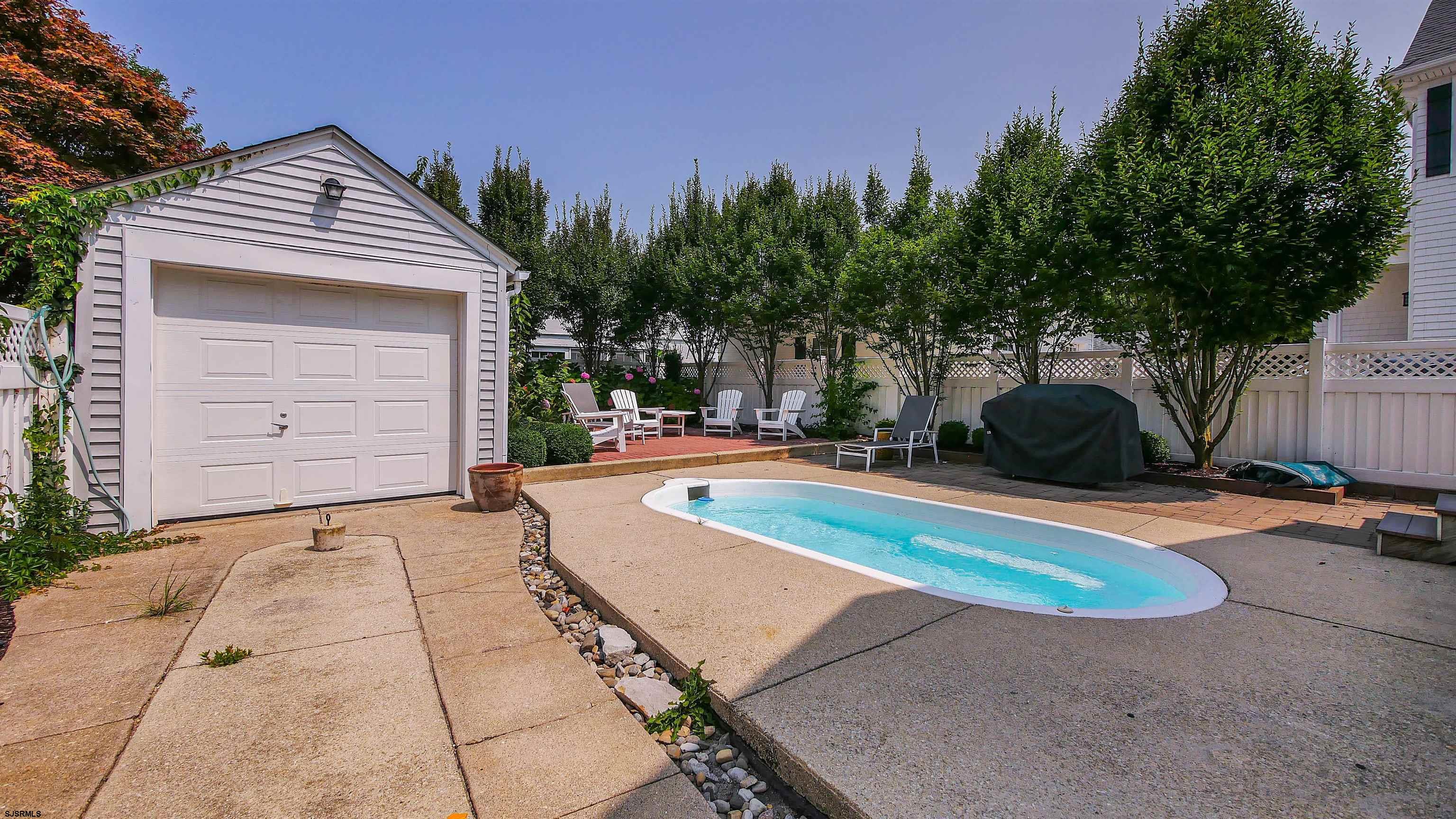 118 Pinnacle Road Ocean City, NJ 08226 - Photo 47 of 49 a house with swimming pool in front of it