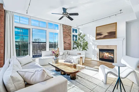 $2,675,000 | 174 Washington Street, Unit 2L, Jersey City, NJ 07302