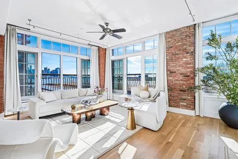 $2,675,000 | 174 Washington Street, Unit 2L, Jersey City, NJ 07302