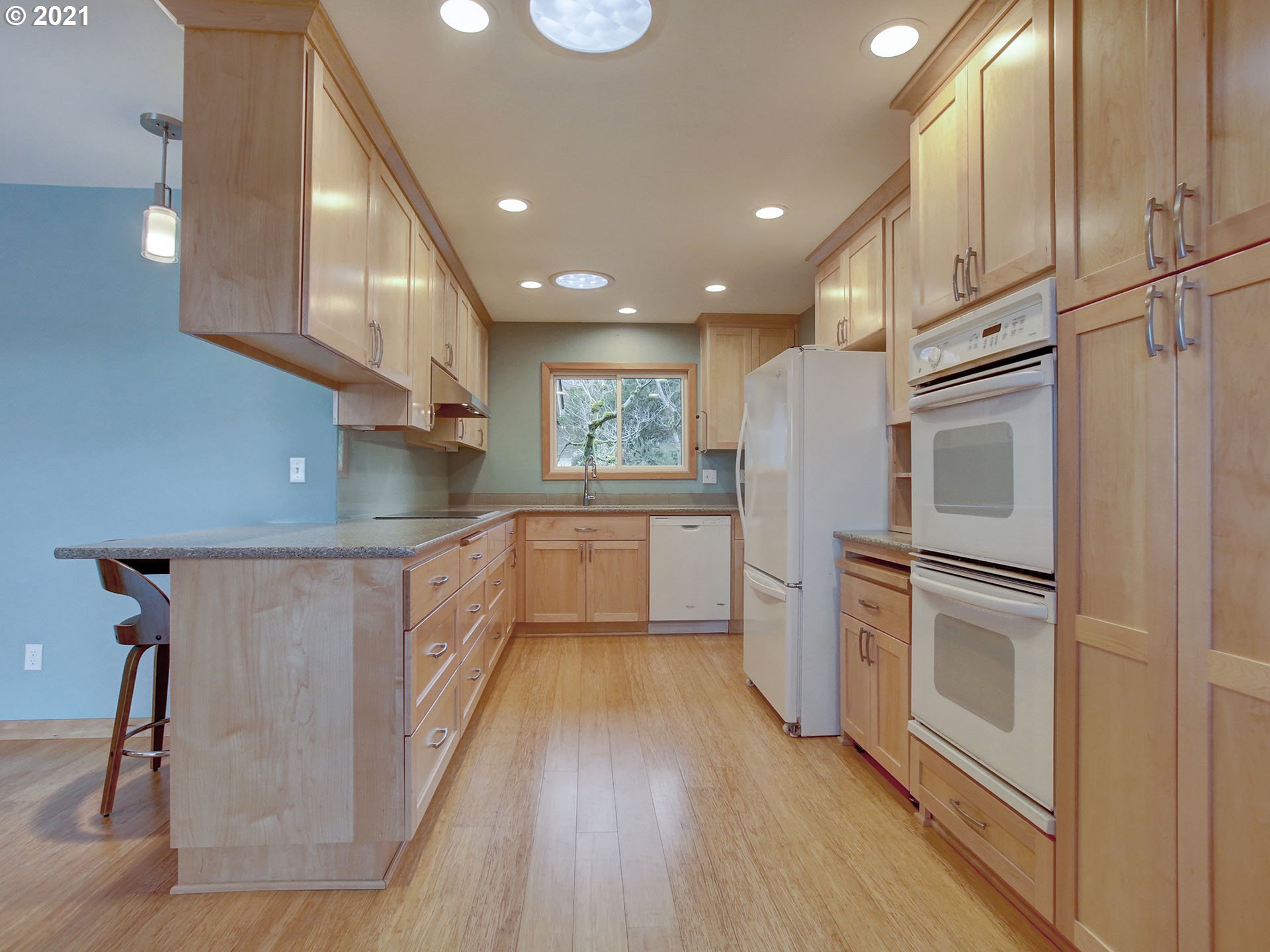 7040 Southwest Gable Park Road Portland, OR 97225 - Photo 8 of 32 Gallery Image 8