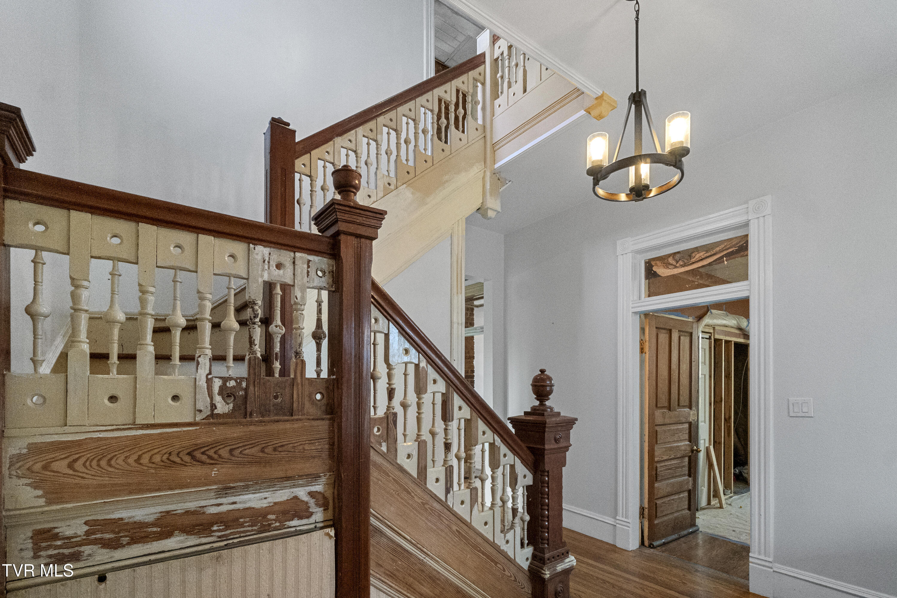 220 Unaka Street Greeneville, TN 37743 - Photo 18 of 56 Staircase