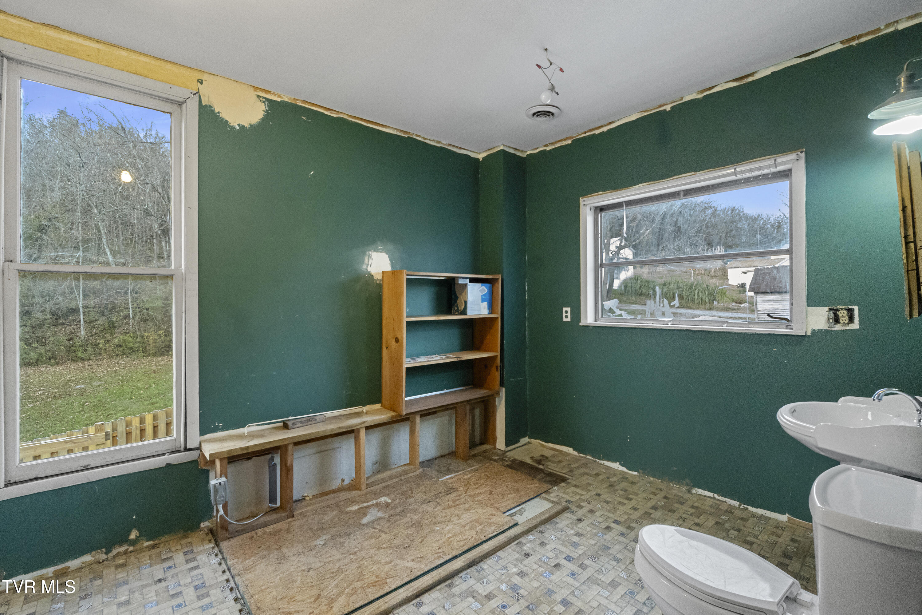 220 Unaka Street Greeneville, TN 37743 - Photo 45 of 56 Upstairs 1/2 bath