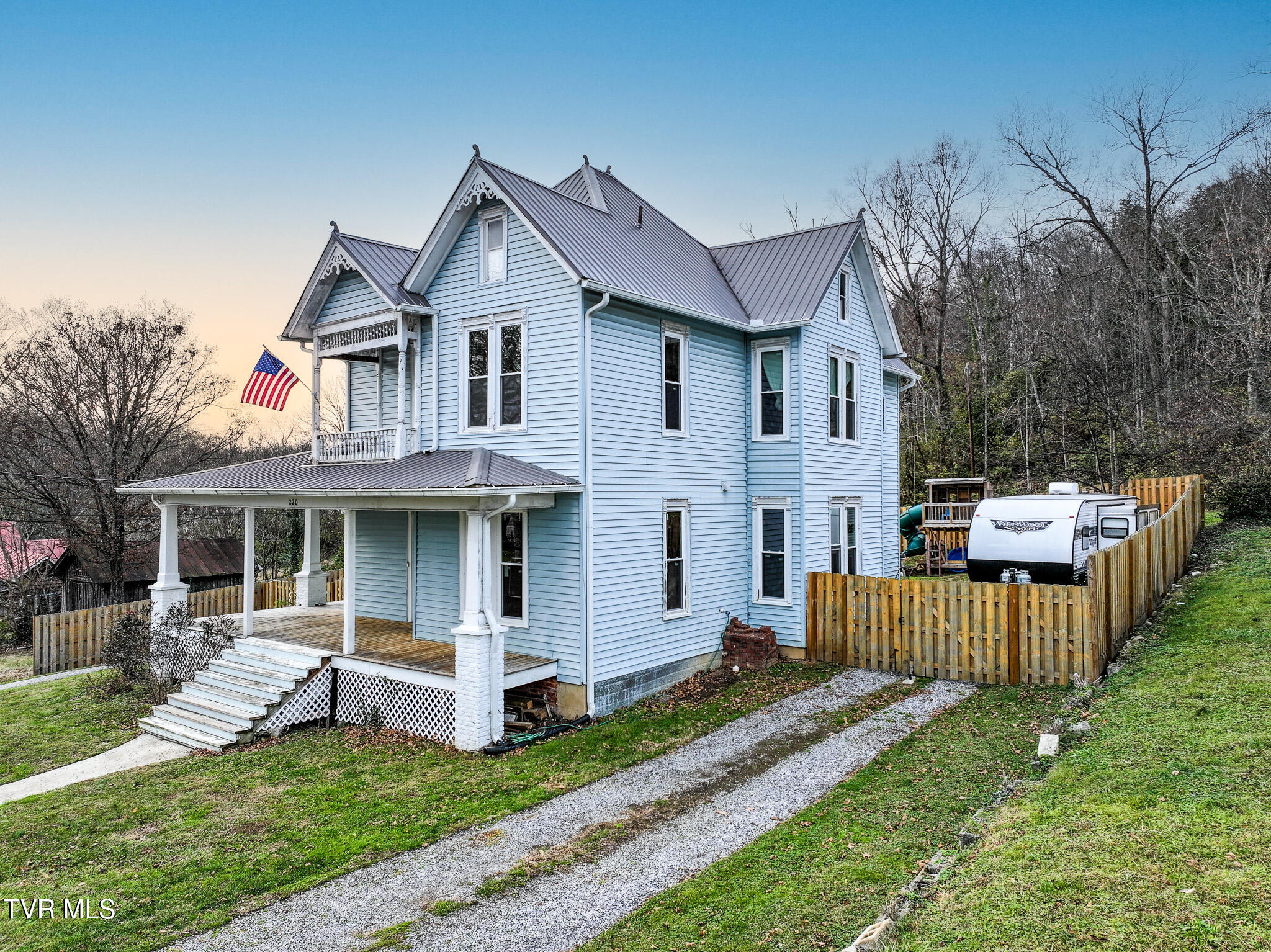 220 Unaka Street Greeneville, TN 37743 - Photo 5 of 56 Side View