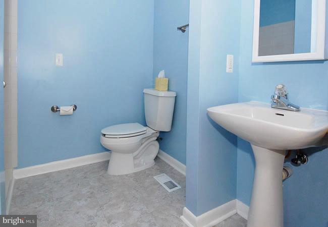 11700 Blue Smoke Trail Reston, VA 20191 - Photo 14 of 25 Main Level Bath